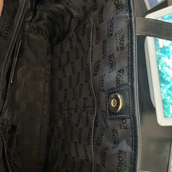 Michael Kors, Est. 1981 tote. - Picture 4 of 5